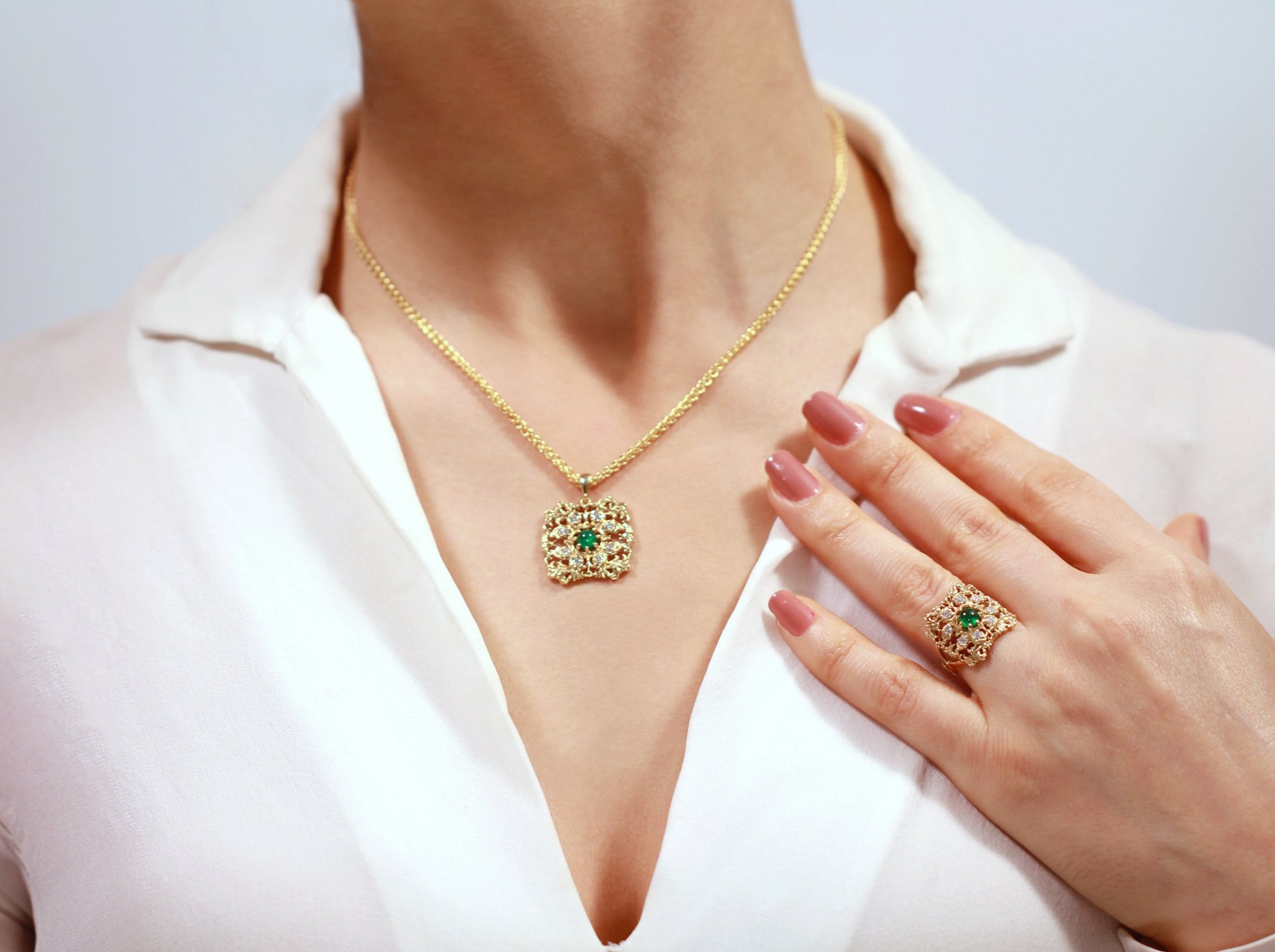 Natural Emerald and Diamonds Pendant in Solid Gold